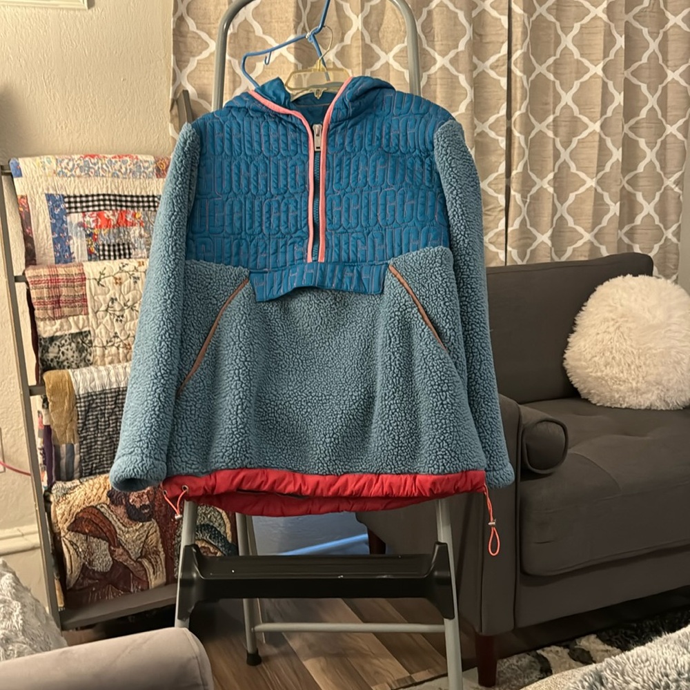 UGG pullover